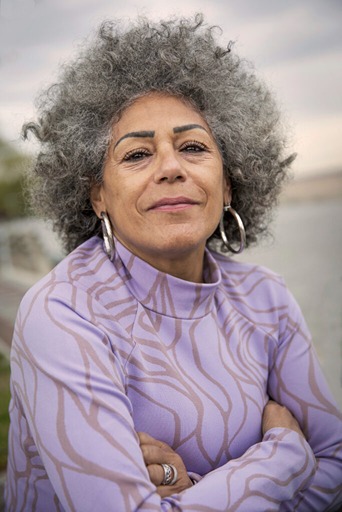 Woman-with-grey-afro-683x1024